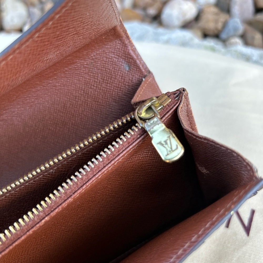 Louis Vuitton Monogram Long Wallet Pochette - Picture 5 of 10